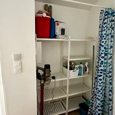 La Petite Maison Bleue Apartment *